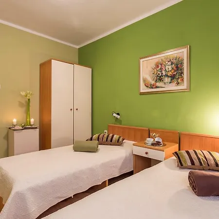Apartment Fazana 9 *
