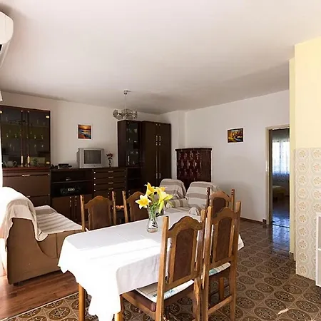 Apartment Fazana 9 *